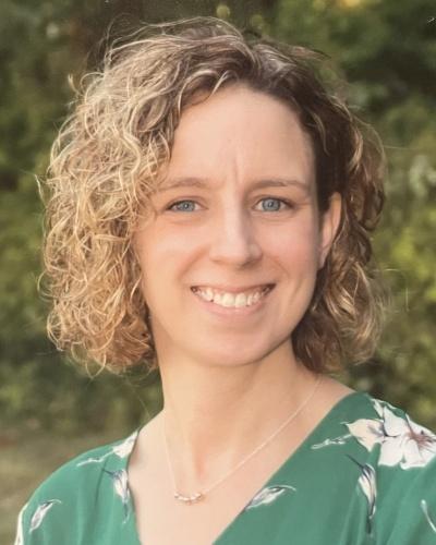 Lindsay Beddoe headshot.